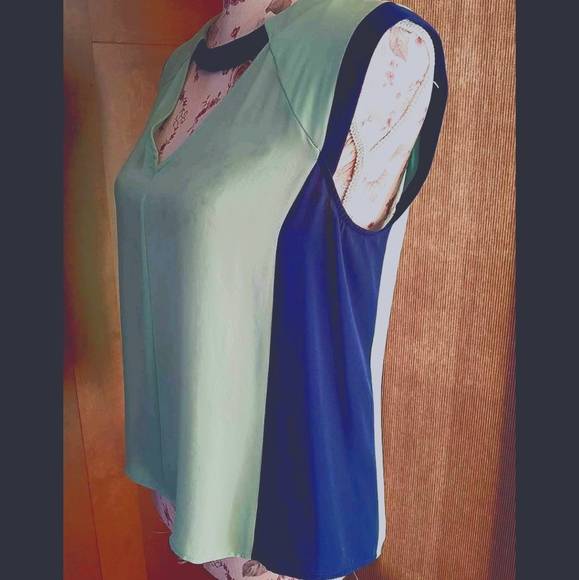 BCBG Turquoise & Navy Top - Picture 2 of 4